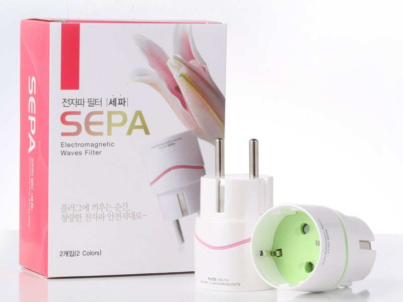 어댑터형 세파 전자파차단 2개입 제품 상자와 플러그